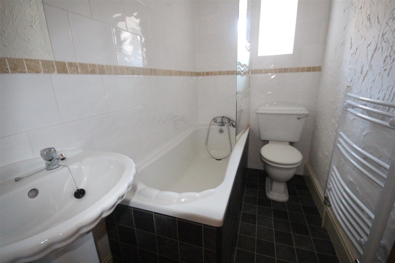 2 bedroom end terrace house To Let in Barnoldswick - IMG_7036.jpg